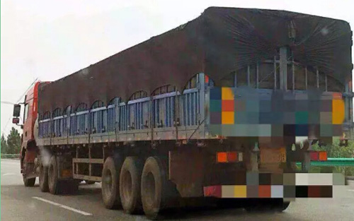 貨車過(guò)磅現(xiàn)場(chǎng)