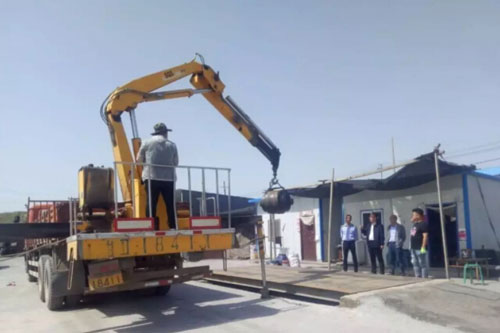 圖為汽車衡計量檢定工作現(xiàn)場